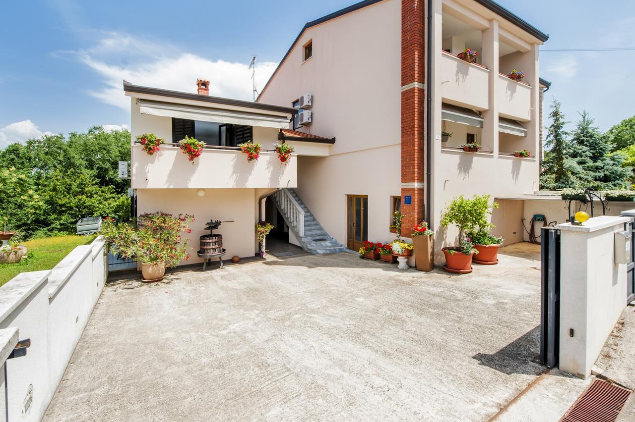 Cerin Apartment ロヴィニ エクステリア 写真