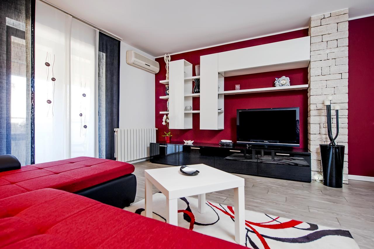 Cerin Apartment ロヴィニ エクステリア 写真