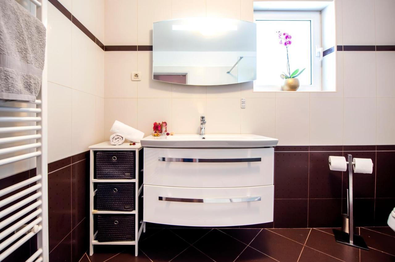 Cerin Apartment ロヴィニ エクステリア 写真